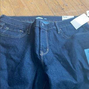 Old Navy curvy bootcut jeans. NWT.